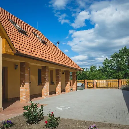 Mézes és Apiterápiás Központ Vendégház *